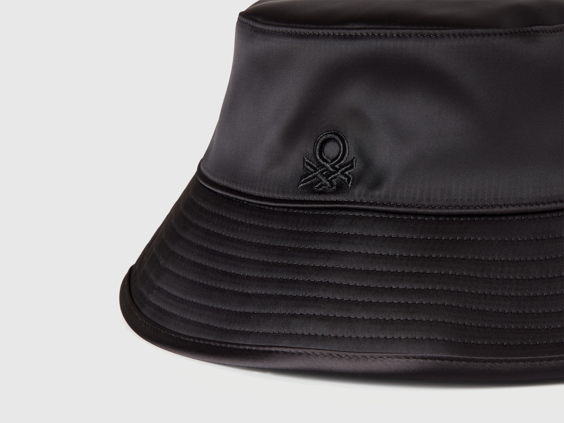 HAT Women image number 3